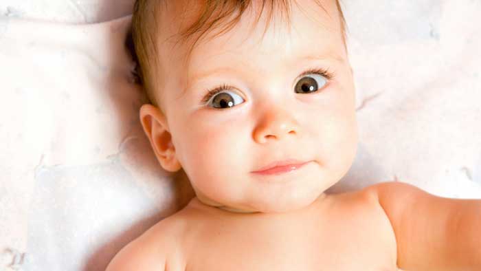 علائم انحراف چشم نوزادان